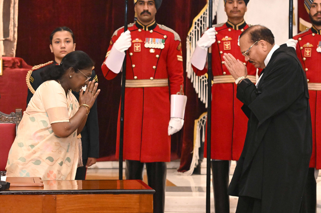 Justice Surya Kant Takes Oath As 53rd Chief Justice of India 2 WEB INSIDE PICS 1 2